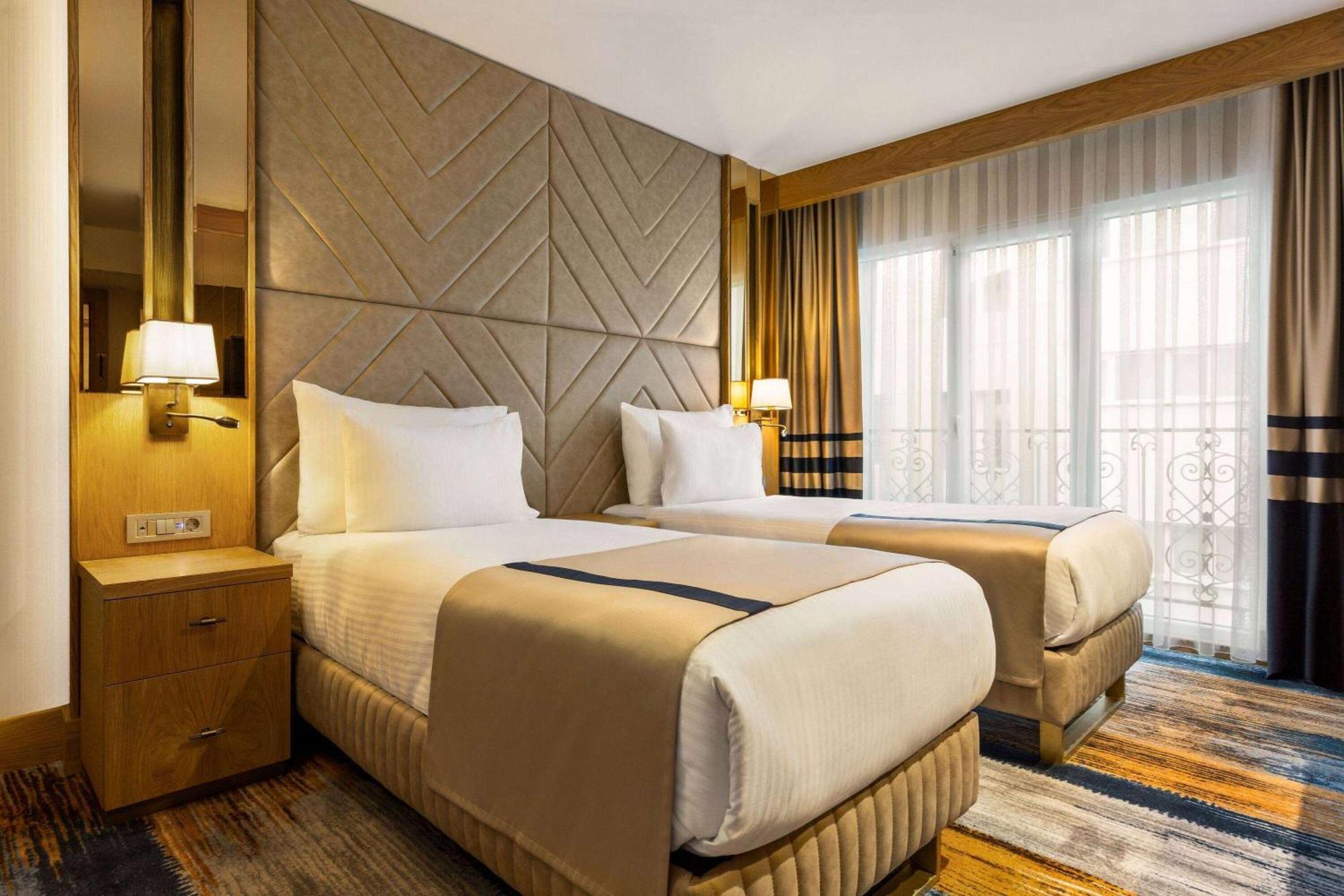 Days Inn By Wyndham Istanbul Bomonti 外观 照片